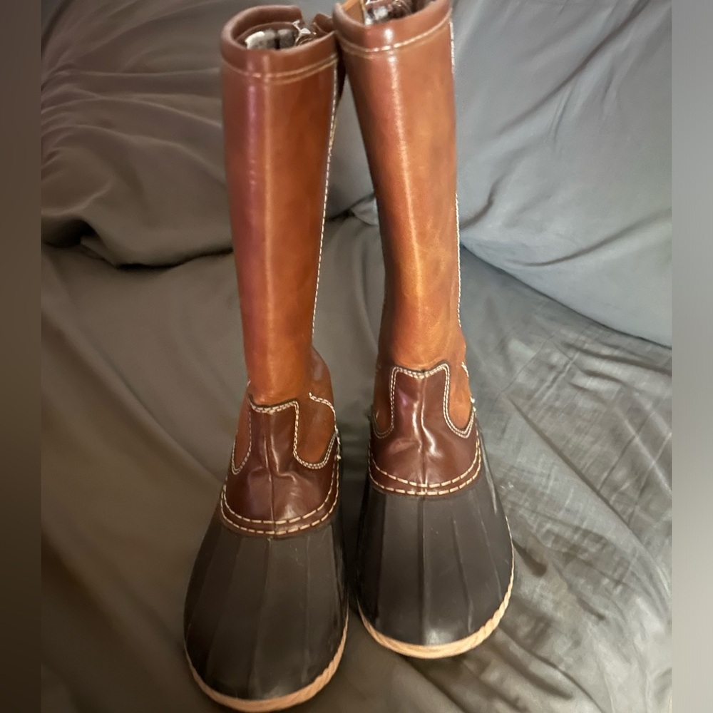 Girls knee high rubber rain boots size 11 brown